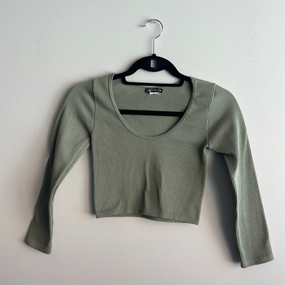 Zara. Olive green tight mid shelve ribbed crop top.